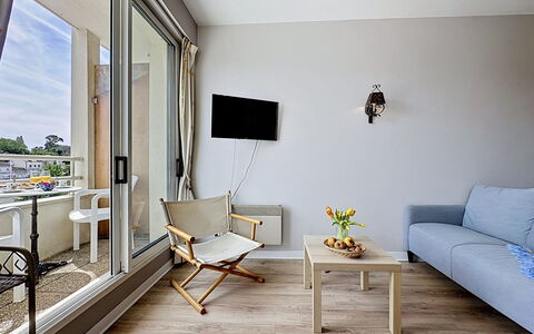Les Terrasses de Pornic: Furniture, Interior Design, Floor, Apartment, Flooring, Chair, Room, Living Room, Coffee Table, Hardwood