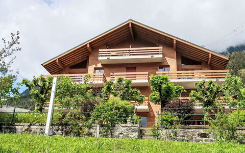 Pavillons a: Sky, Plant, Building, Cloud, Tree, Land Lot, House, Shade, Wood, Natural Landscape