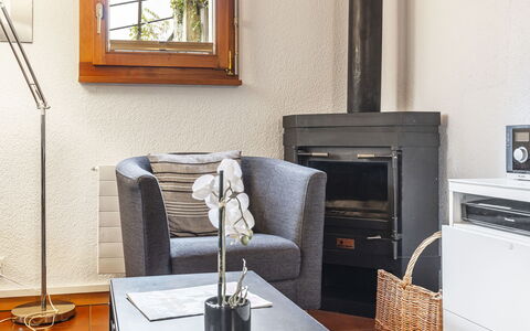 Pavillons a: Furniture, Picture Frame, Window, Building, Interior Design, Wood, Table, Comfort, Floor, Flooring