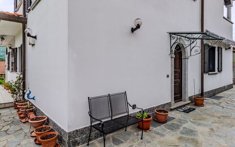 Nonna Grazia: Flowerpot, Building, Plant, Window, Road Surface, Flooring, Wood, Urban Design, Facade, Road