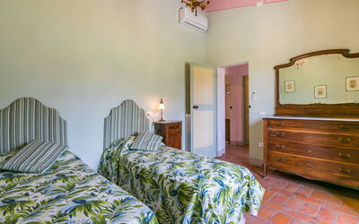 Accommodation:&nbsp;Tini 180.4