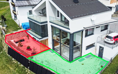 Skyline Retreat: Roof, Balcony