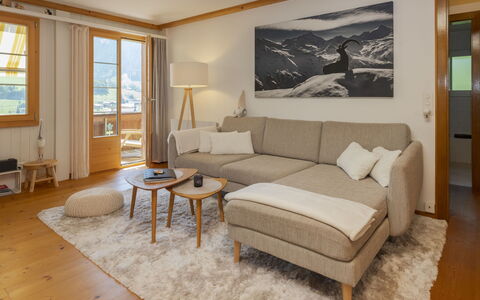 Chalet Anita: Furniture, Wood, Interior Design, Couch, Flooring, Living Room, Floor, Apartment, Home, Room