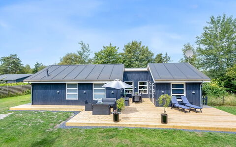 Binta - 800M from the Sea: Wood, Roof, Architecture, Home, House, Cottage, Siding, Hardwood, Slope, Estate