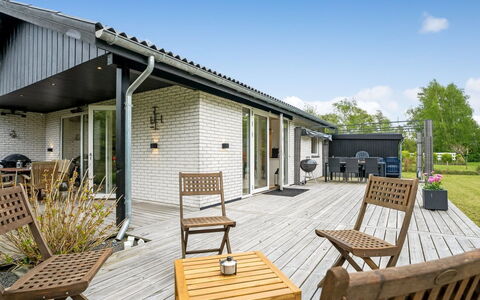 Ginie - 600M from the Sea: Roof, House, Home, Cottage, Door, Siding, Deck, Porch, Plank, Hardwood