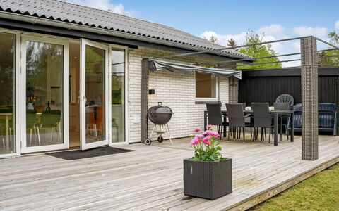 Ginie - 600M from the Sea: Roof, House, Home, Cottage, Door, Siding, Deck, Porch, Plank, Hardwood