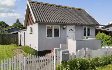 Paula - 80M from the Sea: Blue, Shrub, Cottage, Groundcover, Garden, Estate, Shade, Landscaping, Farmhouse, Eco Hotel