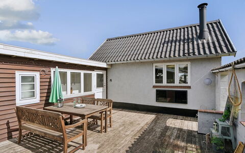 Paula - 80M from the Sea: Blue, Shrub, Cottage, Groundcover, Garden, Estate, Shade, Landscaping, Farmhouse, Eco Hotel