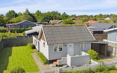 Paula - 80M from the Sea: Blue, Shrub, Cottage, Groundcover, Garden, Estate, Shade, Landscaping, Farmhouse, Eco Hotel