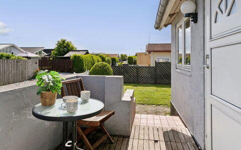 Paula - 80M from the Sea: Blue, Shrub, Cottage, Groundcover, Garden, Estate, Shade, Landscaping, Farmhouse, Eco Hotel