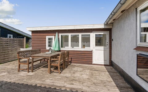 Paula - 80M from the Sea: Blue, Shrub, Cottage, Groundcover, Garden, Estate, Shade, Landscaping, Farmhouse, Eco Hotel