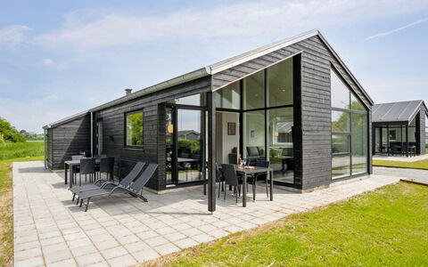 Stygg - 75M from the Sea: Blue, Shrub, Cottage, Groundcover, Garden, Estate, Shade, Landscaping, Farmhouse, Eco Hotel