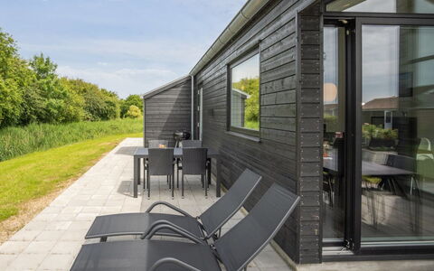 Stygg - 75M from the Sea: Blue, Shrub, Cottage, Groundcover, Garden, Estate, Shade, Landscaping, Farmhouse, Eco Hotel