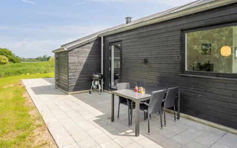 Stygg - 75M from the Sea: Blue, Shrub, Cottage, Groundcover, Garden, Estate, Shade, Landscaping, Farmhouse, Eco Hotel