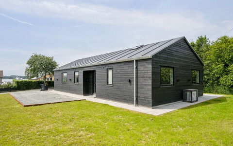 Stygg - 75M from the Sea: Blue, Shrub, Cottage, Groundcover, Garden, Estate, Shade, Landscaping, Farmhouse, Eco Hotel