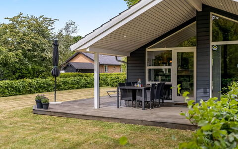 Jette - 30Km from the Sea: Home, Cottage, Porch, Hardwood, Siding, Deck, Shade, Plank, Estate, Garden Buildings