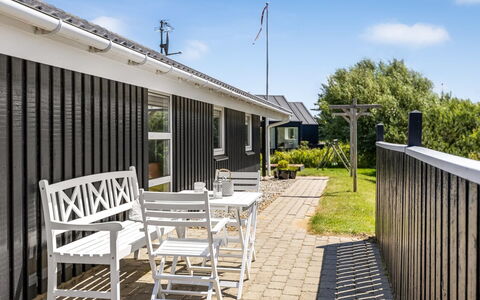 Hariet - 300M from the Sea: Thatching, Cottage, House, Roof, Home, Farmhouse, Hut, Estate, Village