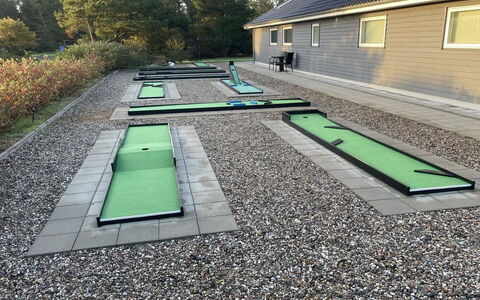 Amai - 4.5Km from the Sea: Artificial Turf, Lawn