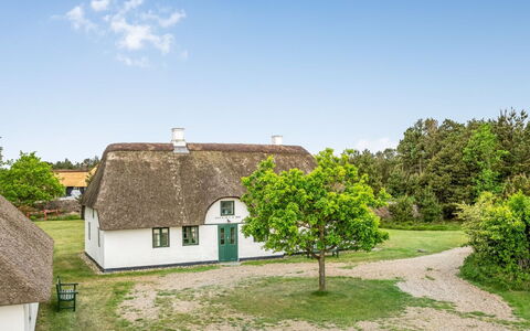 Wandrath - 2Km from the Sea: House, Roof, Home, Cottage, Shed, Garden Buildings, Siding, Yard, Log Cabin, Hut