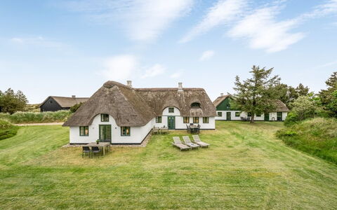 Wandrath - 2Km from the Sea: House, Roof, Home, Cottage, Shed, Garden Buildings, Siding, Yard, Log Cabin, Hut