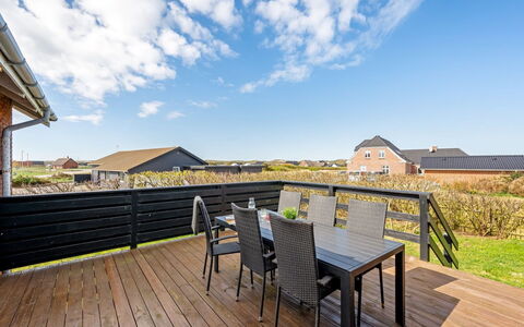 Hilppa - 400M from the Sea: Wood, Home, Porch, Deck, Hardwood, Roof, Wood Stain, Wood Flooring, Eco Hotel