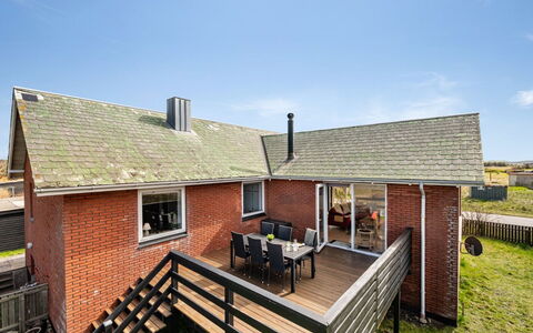 Hilppa - 400M from the Sea: Wood, Home, Porch, Deck, Hardwood, Roof, Wood Stain, Wood Flooring, Eco Hotel