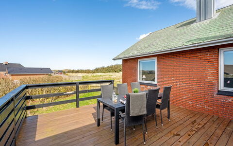 Hilppa - 400M from the Sea: Wood, Home, Porch, Deck, Hardwood, Roof, Wood Stain, Wood Flooring, Eco Hotel