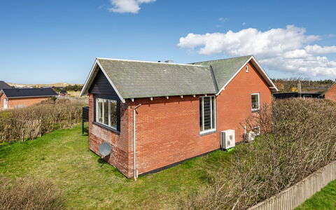 Hilppa - 400M from the Sea: Wood, Home, Porch, Deck, Hardwood, Roof, Wood Stain, Wood Flooring, Eco Hotel