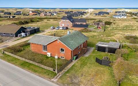 Hilppa - 400M from the Sea: Wood, Home, Porch, Deck, Hardwood, Roof, Wood Stain, Wood Flooring, Eco Hotel