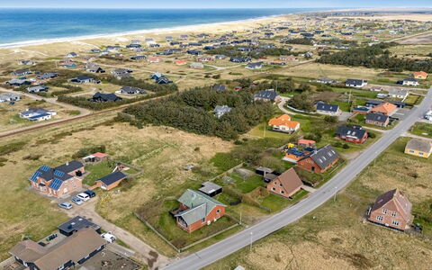 Hilppa - 400M from the Sea: Wood, Home, Porch, Deck, Hardwood, Roof, Wood Stain, Wood Flooring, Eco Hotel