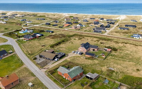 Hilppa - 400M from the Sea: Wood, Home, Porch, Deck, Hardwood, Roof, Wood Stain, Wood Flooring, Eco Hotel