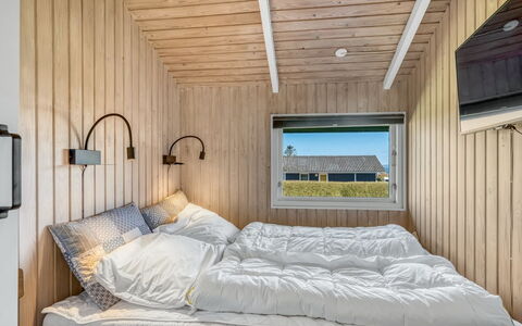 Ofrath - 350M to the Fjord: Wood, Bedroom, Bed, Ceiling, Bedding, Wood Stain, Bed Sheet, Hardwood, Plank, Bed Frame