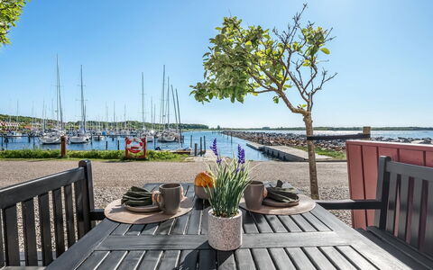Ethly - 10M from the Sea: Roof, Home, Door, Cottage, Shade, Siding, Yard, Estate, Backyard