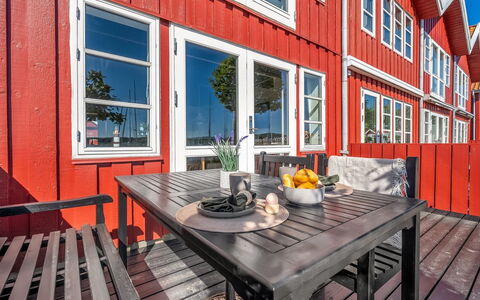 Ethly - 10M from the Sea: Roof, Home, Door, Cottage, Shade, Siding, Yard, Estate, Backyard