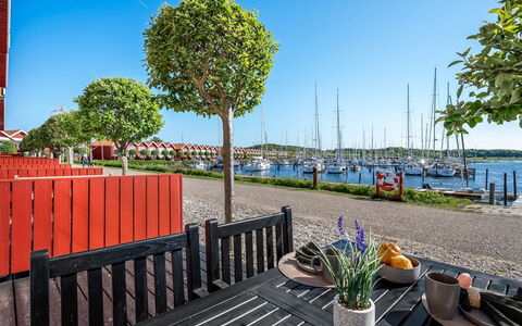 Ethly - 10M from the Sea: Roof, Home, Door, Cottage, Shade, Siding, Yard, Estate, Backyard