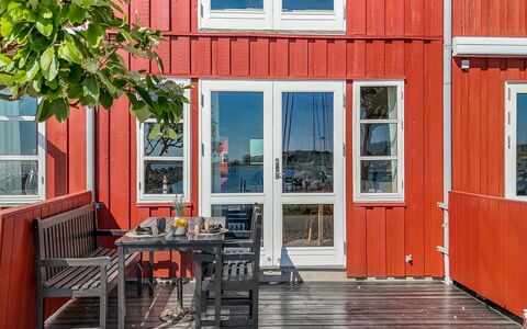 Ethly - 10M from the Sea: Roof, Home, Door, Cottage, Shade, Siding, Yard, Estate, Backyard