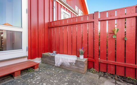 Ethly - 10M from the Sea: Roof, Home, Door, Cottage, Shade, Siding, Yard, Estate, Backyard