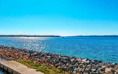 Ethly - 10M from the Sea: Roof, Home, Door, Cottage, Shade, Siding, Yard, Estate, Backyard