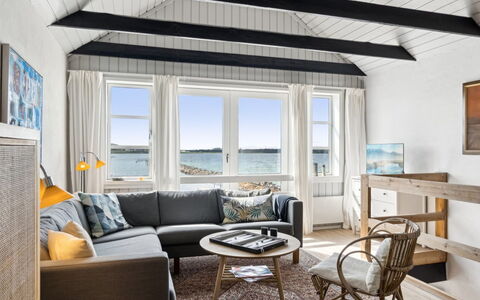 Ethly - 10M from the Sea: Roof, Home, Door, Cottage, Shade, Siding, Yard, Estate, Backyard