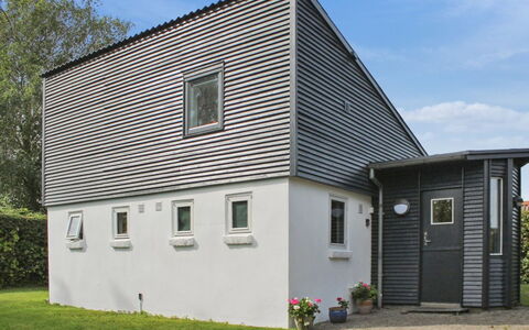 Milrid - 100M from the Sea: 