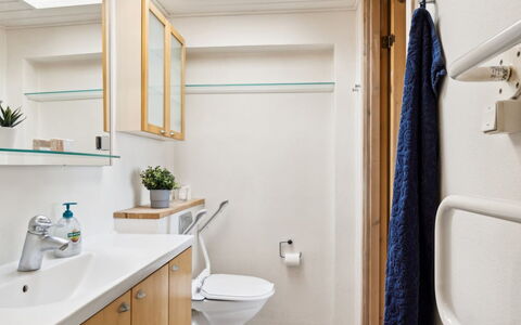 Michel - 25M from the Sea: Flooring, Plumbing Fixture, Interior Design, Bathroom Sink, Floor, Wood, Bathroom, Sink, Bathroom Cabinet, Tap