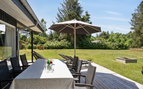 Aleta - 600M from the Sea: Swimming Pool, Resort Town