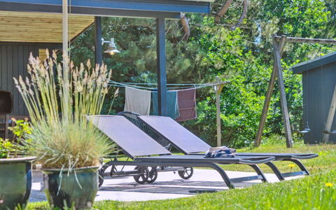 Aleta - 600M from the Sea: Swimming Pool, Resort Town