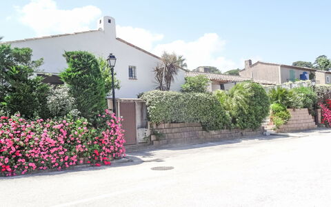Gassin 150: Plant, Cloud, Sky, Building, Flower, Window, Land Lot, Tree, Road Surface, House