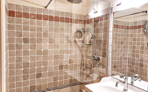 Accommodation:&nbsp;Caesar Domus 170.5