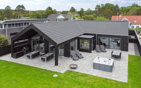Straale - 50M from the Sea: Roof, House, Home, Cottage, Door, Siding, Deck, Porch, Plank, Hardwood