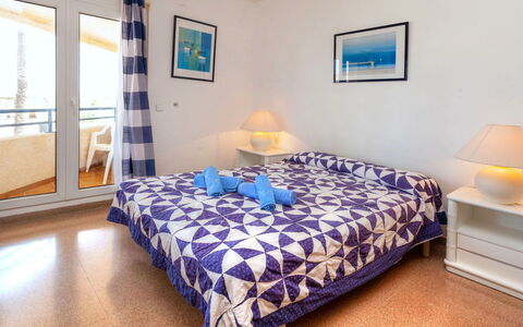 Maritim Ii: Property, Furniture, Building, Comfort, Blue, Wood, Shade, Lighting, Picture Frame, Interior Design