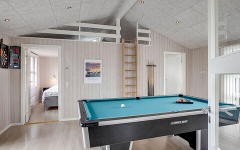 Lennart - 300M from the Sea: Residential Area, Roof, Suburb, Driveway, Estate, Chimney