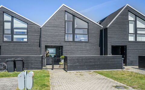 Eleanore - 25M from the Sea: Wood, Home, Porch, Deck, Hardwood, Roof, Wood Stain, Wood Flooring, Eco Hotel