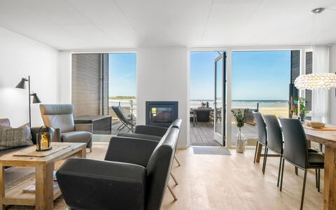 Eleanore - 25M from the Sea: Wood, Home, Porch, Deck, Hardwood, Roof, Wood Stain, Wood Flooring, Eco Hotel